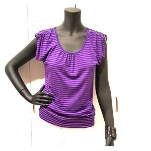 Short sleeve knit top